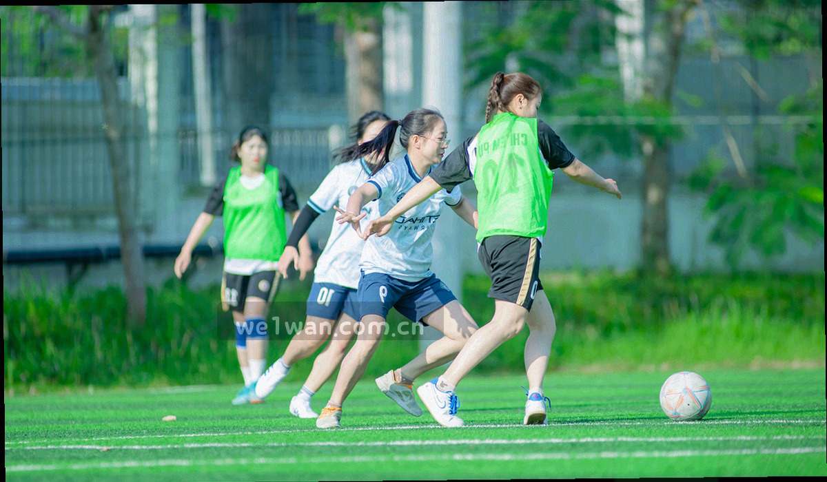 多个节点围绕中央核心，代表微玩赛场与体育协会、俱乐部、媒体等合作伙伴的关系网络